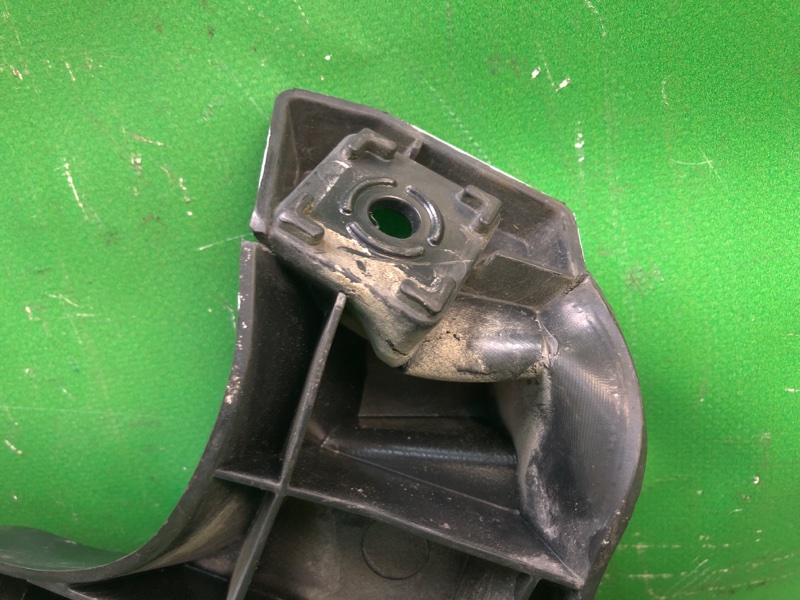 Кронштейн заднего бампера задний правый FUSION 14- 2014 Седан 2.5