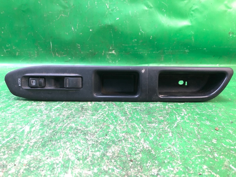 Кнопка стеклоподъемника передняя правая SUBARU FORESTER SG 02-07 2003 Внедорожник 2.5 EJ251 83071SA050 Б/У