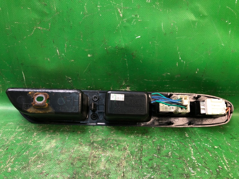 Кнопка стеклоподъемника передняя правая FORESTER SG 02-07 2003 Внедорожник 2.5 EJ251