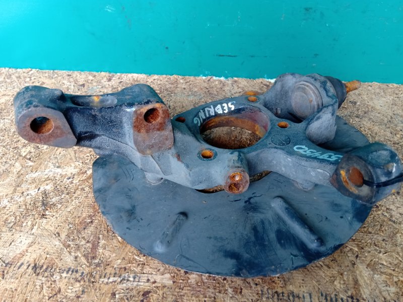 Кулак поворотный левый AVENGER 07-14 2011 Седан 3.6