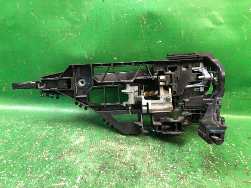 Ручка двери наружная передняя правая CHRYSLER 300 04-10 Ручка двери наружная передняя правая CHRYSLER 300 04-10