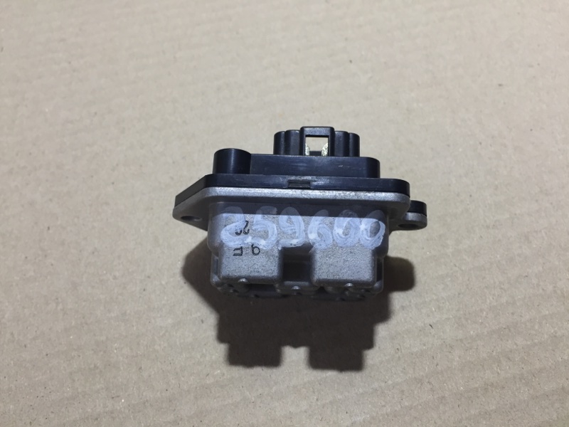 Резистор печки задний LEXUS LX470 98-07 88750-60010 Б/У