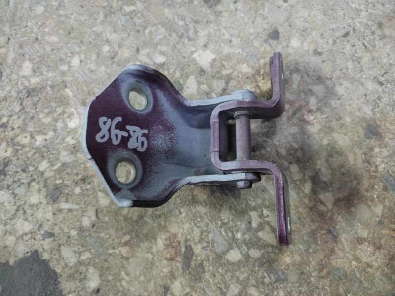 Петля двери верхняя передняя левая XEDOS 6 X6 (CA) 92-98