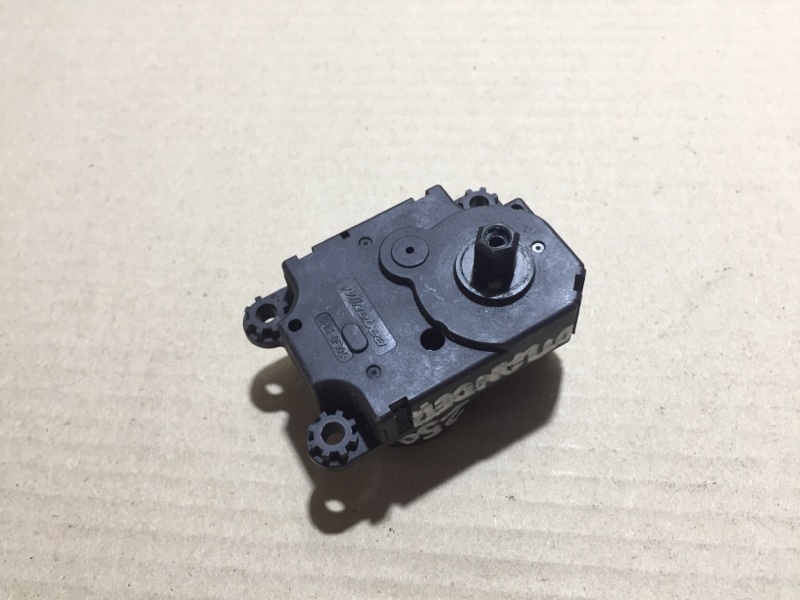 Моторчик заслонки печки OUTLANDER GF 12-