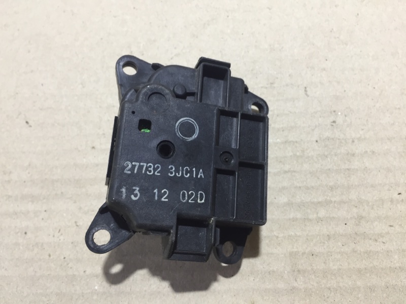 Моторчик заслонки печки ALTIMA L33 12-18 L33