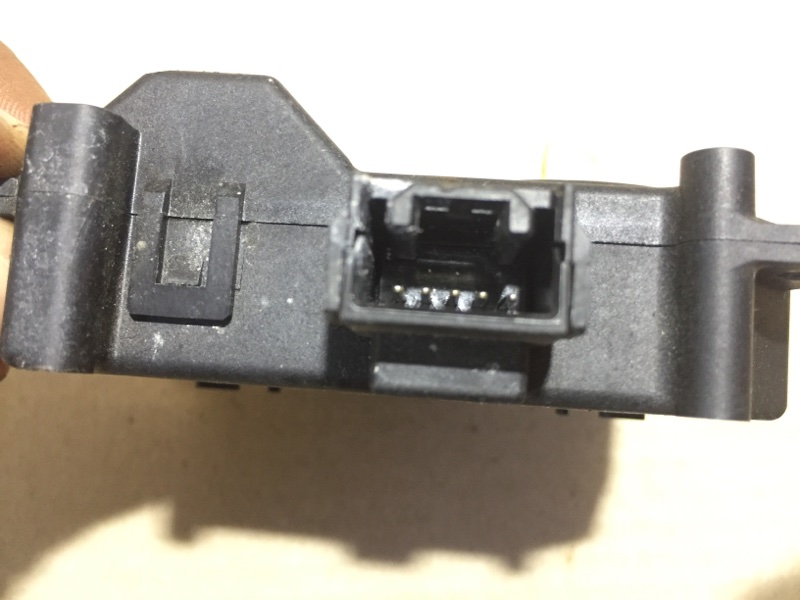 Моторчик заслонки печки задний SIENNA 03-10 3.5 2GRFE Моторчик заслонки печки задний SIENNA 03-10 3.5 2GRFE