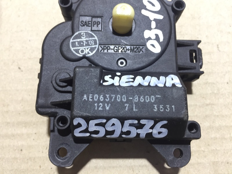 Моторчик заслонки печки задний SIENNA 03-10 3.5 2GRFE Моторчик заслонки печки задний SIENNA 03-10 3.5 2GRFE