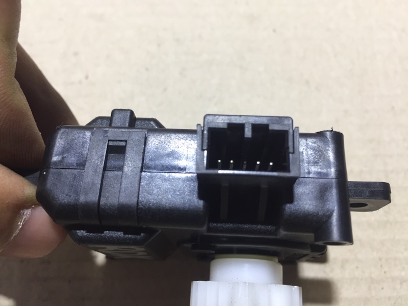 Моторчик заслонки печки RDX 19- 2019 Внедорожник 2.0 Моторчик заслонки печки RDX 19- 2019 Внедорожник 2.0