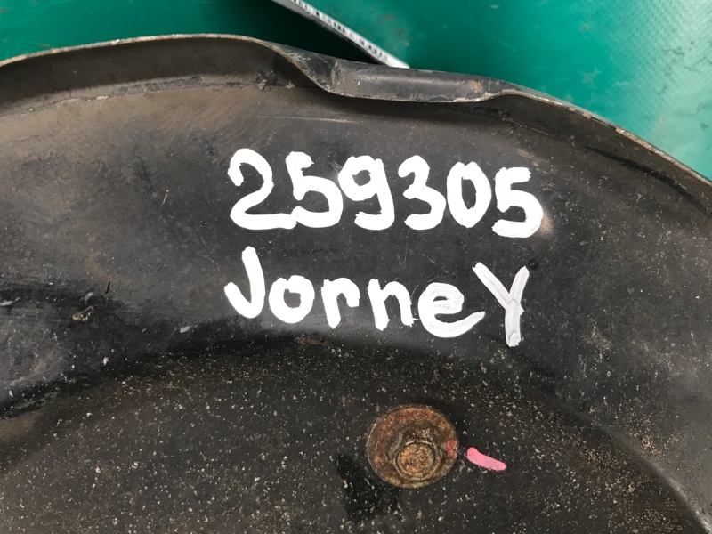 Кулак поворотный левый JOURNEY 08-20 Внедорожник 3.6