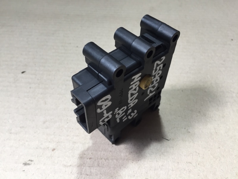 Моторчик заслонки печки MAZDA 3 BL 09-13