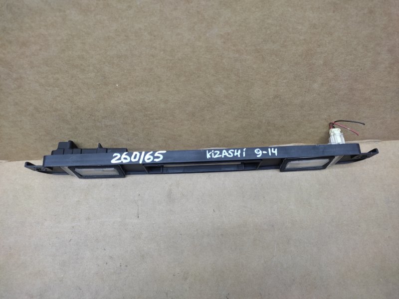 Панель подсветки номера SUZUKI KIZASHI 09-14 Панель подсветки номера SUZUKI KIZASHI 09-14