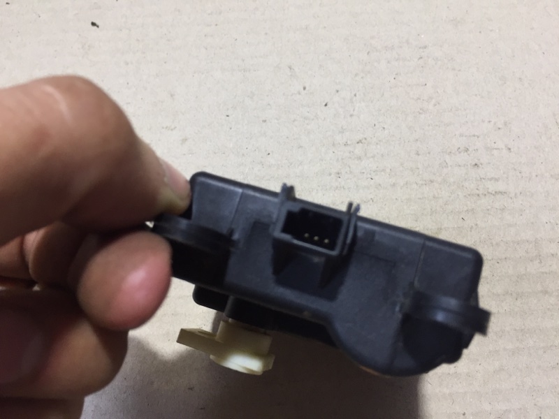 Моторчик заслонки печки G25/G35/G37/Q40 06-14 2011 Седан 3.7 VQ37VHR