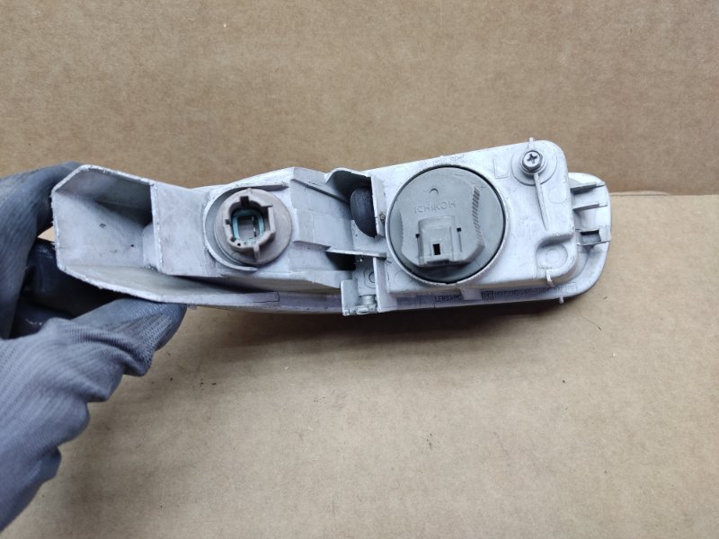 Противотуманная фара правая NISSAN MAXIMA A33 99-02