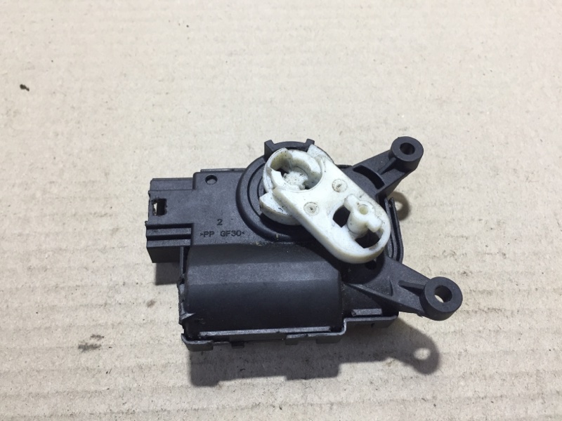 Моторчик заслонки печки JETTA USA 10-17 162