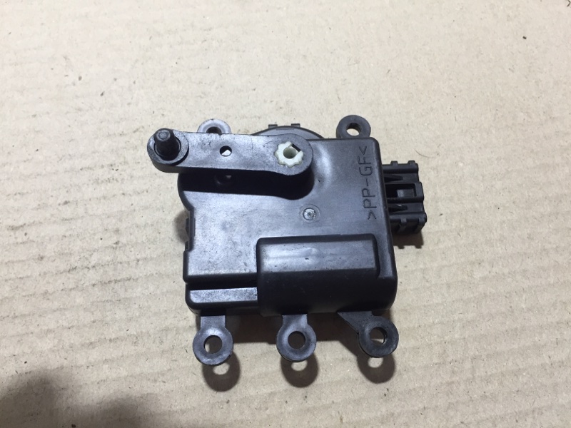 Моторчик заслонки печки MAZDA 6 GG 02-07 Б/У