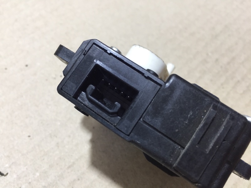 Моторчик заслонки печки LX570 07-15