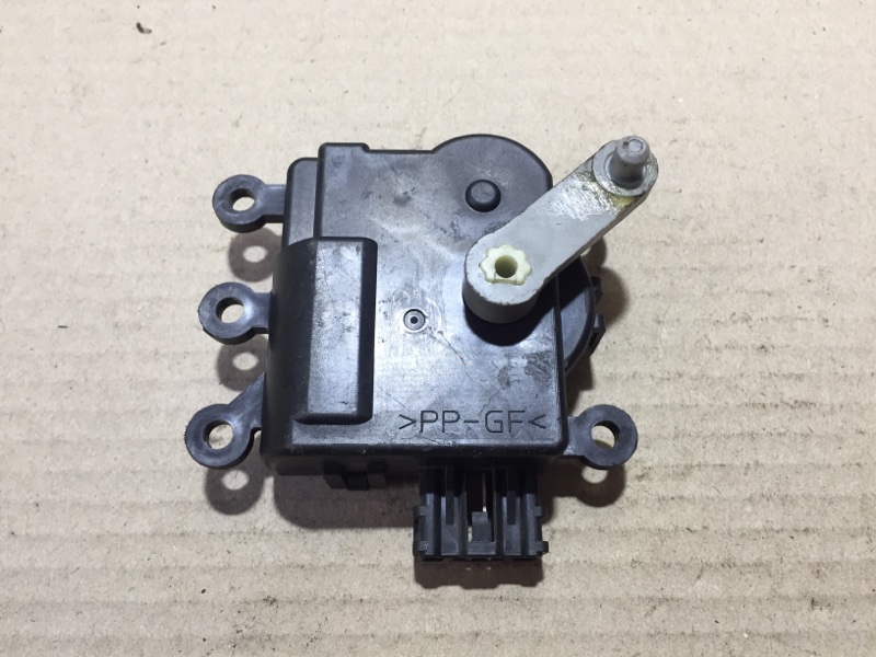 Моторчик заслонки печки MAZDA 6 GG 02-07 Б/У