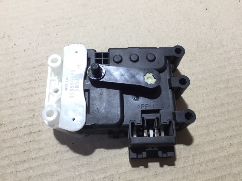Моторчик заслонки печки MAZDA 6 GG 02-07 GJ6A-61-B60 Б/У