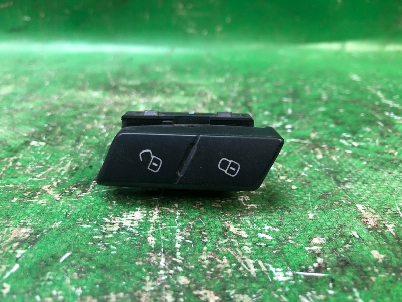 Кнопка центрального замка задняя правая VOLKSWAGEN PASSAT B7 11-15 2014 Седан 2.5 CBUA 561962136A Б/У