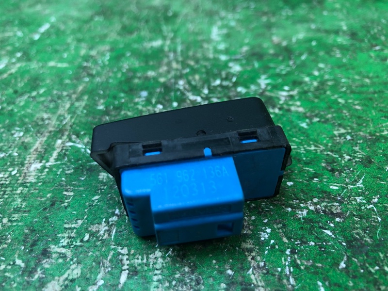 Кнопка центрального замка задняя правая PASSAT B7 11-15 2014 Седан 2.5 CBUA