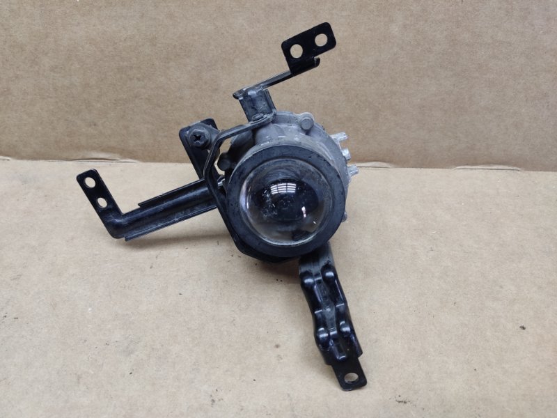 Запчасть противотуманная фара левая KIA SORENTO UM 14- 2.2 92201-C5500 Б/У Противотуманная фара левая KIA SORENTO UM 14- 2.2 92201-C5500 Б/У