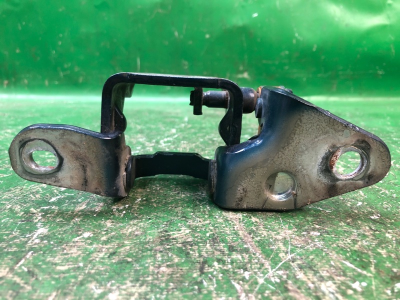 Петля двери нижняя передняя правая JOURNEY 08-20 Петля двери нижняя передняя правая JOURNEY 08-20