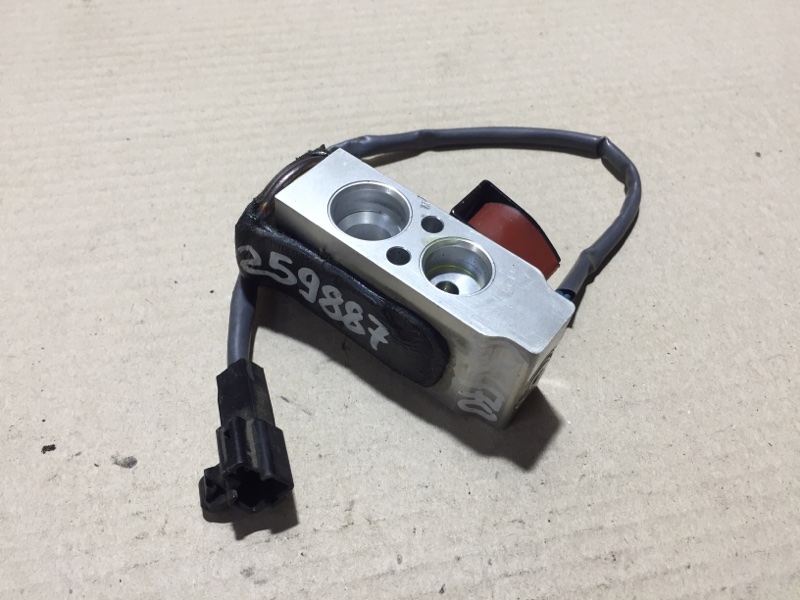 Запчасть клапан кондиционера задний LEXUS GX470 02-09 88515-60130 Б/У Клапан кондиционера задний LEXUS GX470 02-09 88515-60130 Б/У