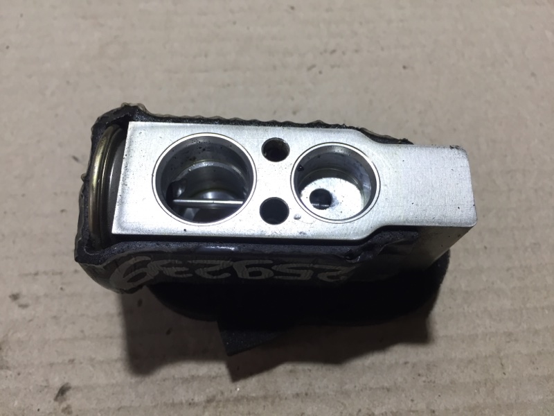 Клапан кондиционера задний CX-9 06-16 Клапан кондиционера задний CX-9 06-16