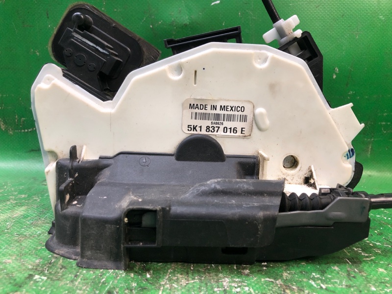 Замок двери передний правый PASSAT B7 11-15 2014 Седан 2.5 CBUA