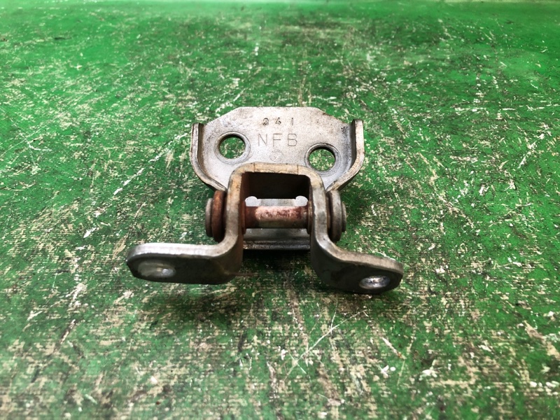 Петля двери нижняя передняя правая SUBARU FORESTER SG 02-07 2003 Внедорожник 2.5 EJ251 61220FA010 Б/У