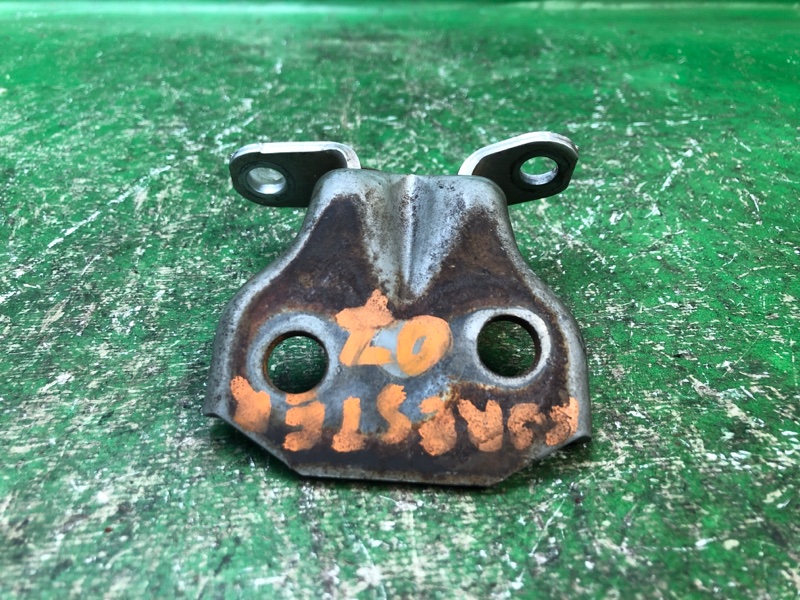 Петля двери нижняя передняя правая SUBARU FORESTER SG 02-07 Внедорожник 2.5 EJ251