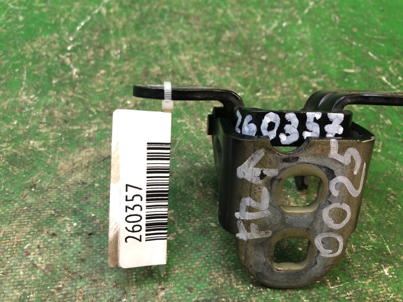 Петля двери верхняя передняя правая JOURNEY 08-20 Петля двери верхняя передняя правая JOURNEY 08-20