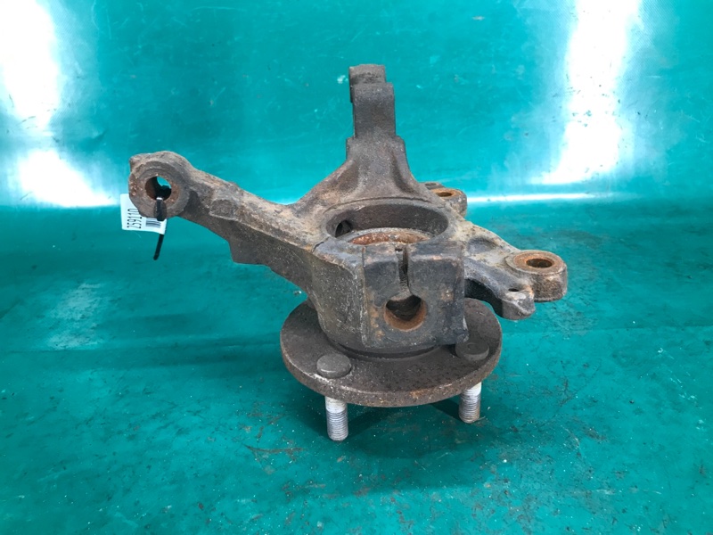 Кулак поворотный левый FIESTA 08-17 Хэтчбек 1.6 Кулак поворотный левый FIESTA 08-17 Хэтчбек 1.6