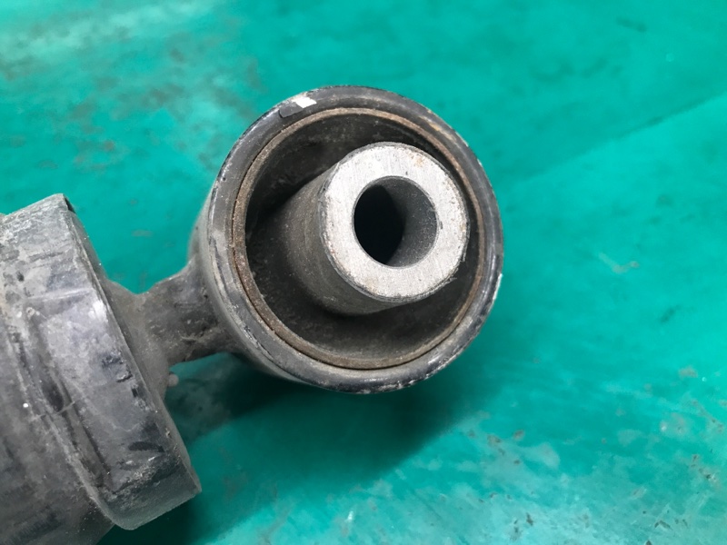 Амортизатор задний ROGUE 08-15 2013 Внедорожник 2.5 QR25DE