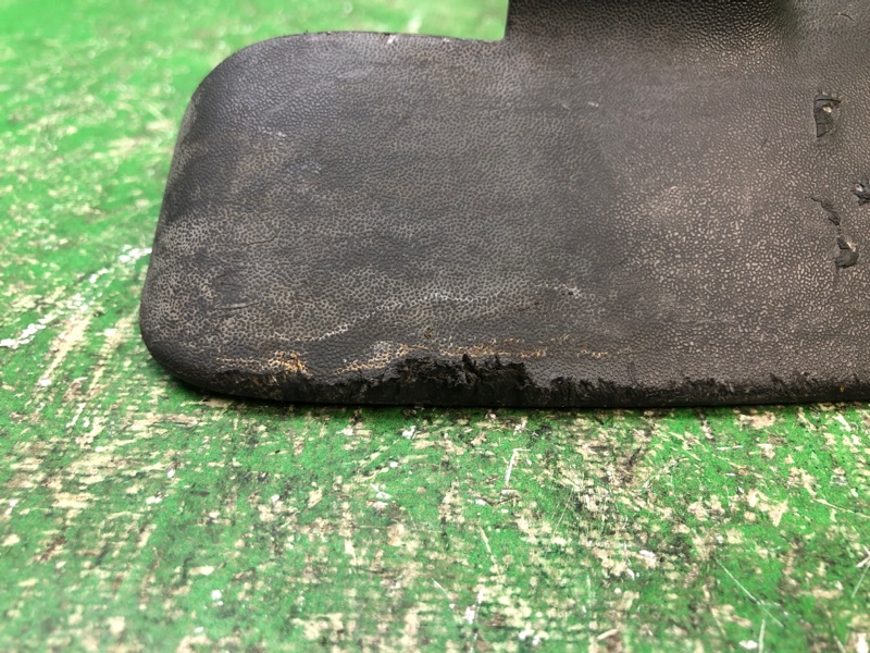 Брызговик передний правый NV200 USA 13- 2017 M20X 2.0 MR20DE