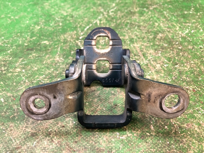 Петля двери верхняя передняя правая DODGE JOURNEY 08-20