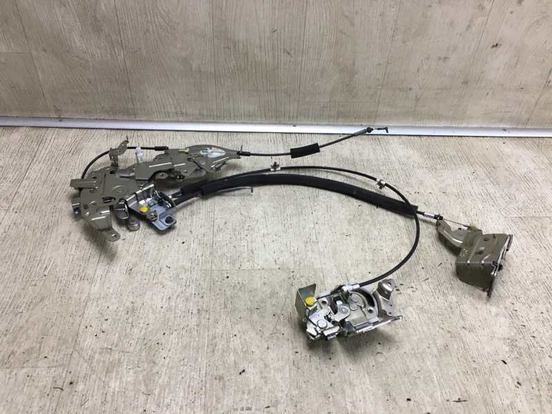 Замок двери боковой правый NV200 USA 13- 2017 M20X 2.0 MR20DE