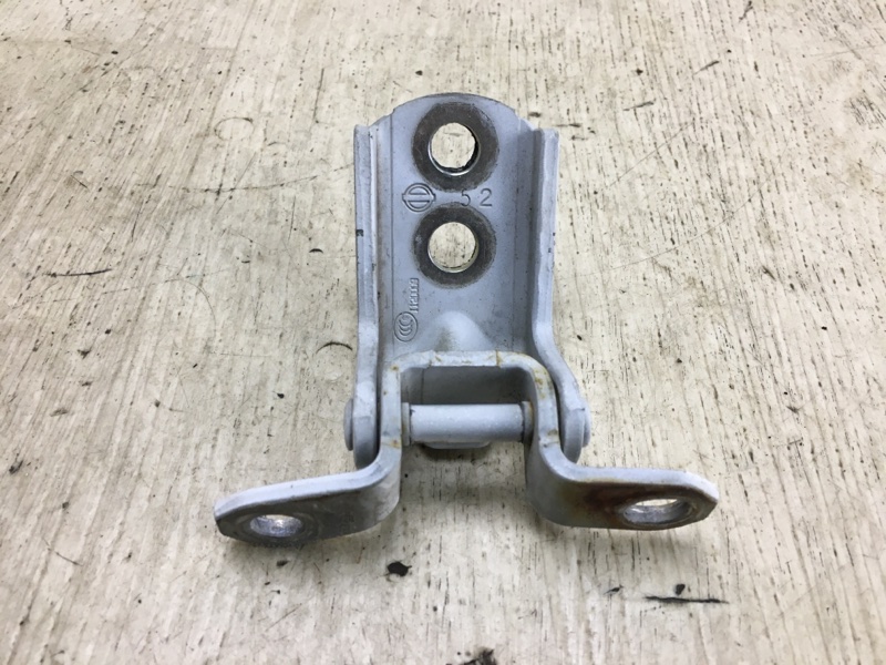 Петля двери верхняя передняя левая NV200 USA 13- 2017 M20X 2.0 MR20DE