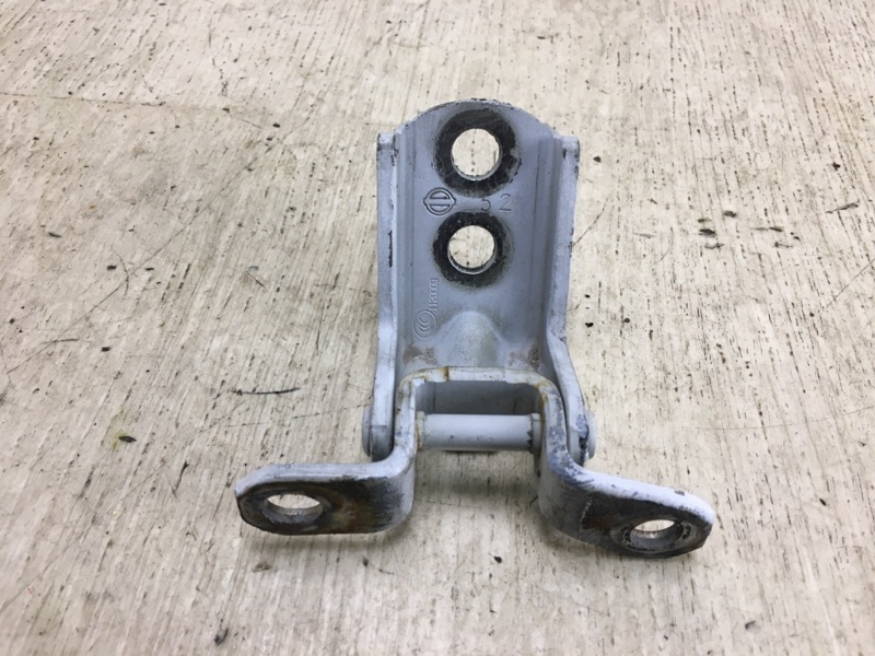 Петля двери верхняя передняя правая NV200 USA 13- 2017 M20X 2.0 MR20DE