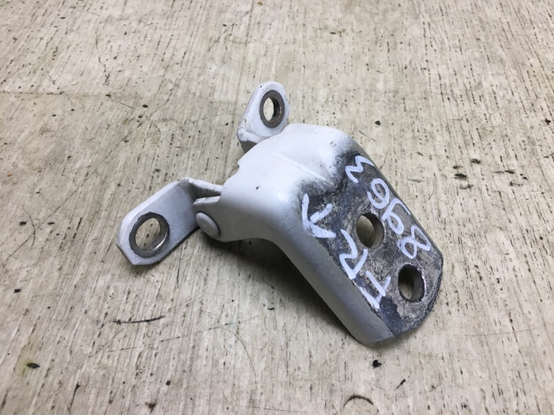 Петля двери верхняя передняя правая NISSAN NV200 USA 13- M20X 2.0 MR20DE