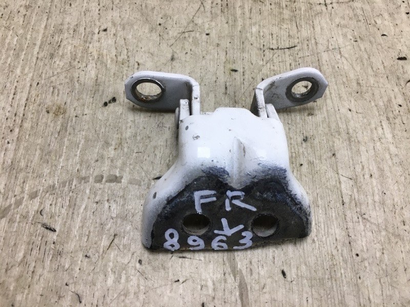 Запчасть петля двери нижняя передняя правая NISSAN NV200 USA 13- 2017 M20X 2.0 MR20DE 80420AX000 Б/У Петля двери нижняя передняя правая NISSAN NV200 USA 13- 2017 M20X 2.0 MR20DE 80420AX000 Б/У