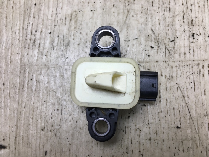 Датчик удара NISSAN NV200 USA 13- 2017 M20X 2.0 MR20DE 98836-1MA0A Б/У