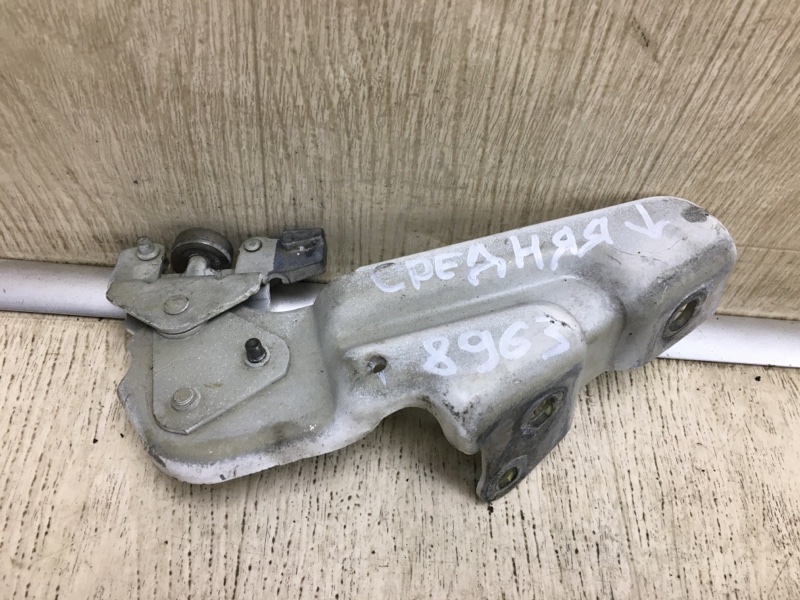 Ролик сдвижной двери нижний правый NISSAN NV200 USA 13- 2017 M20X 2.0 MR20DE 82420-JX00B Б/У