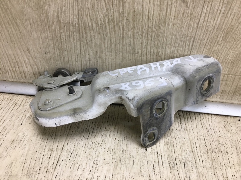 Ролик сдвижной двери нижний правый NV200 USA 13- 2017 M20X 2.0 MR20DE