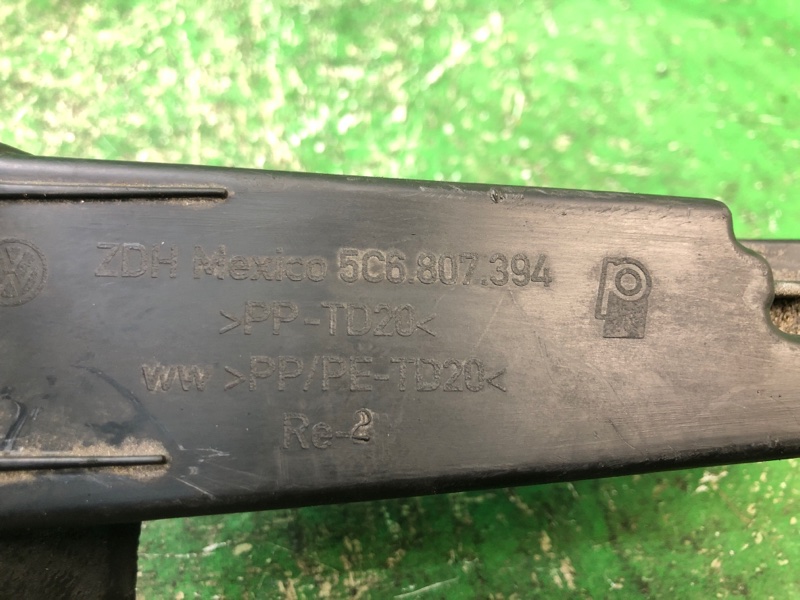 Кронштейн заднего бампера задний правый JETTA USA 10-17 2011 CBTA 2.5L