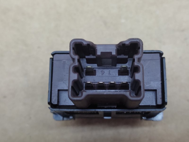 Кнопка обогрева сидений правая NISSAN MURANO Z50 02-07