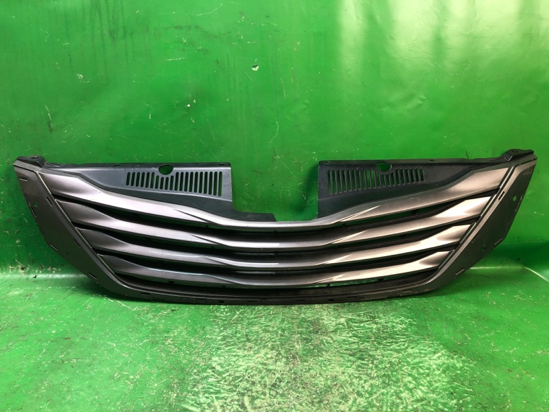 Решетка радиатора TOYOTA SIENNA 11-16 5310108070 Б/У