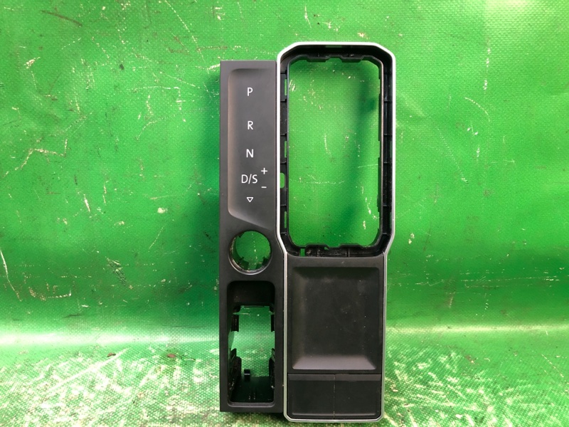 Накладка в салоне VOLKSWAGEN ATLAS 17 - 3CN 713 109 Б/У