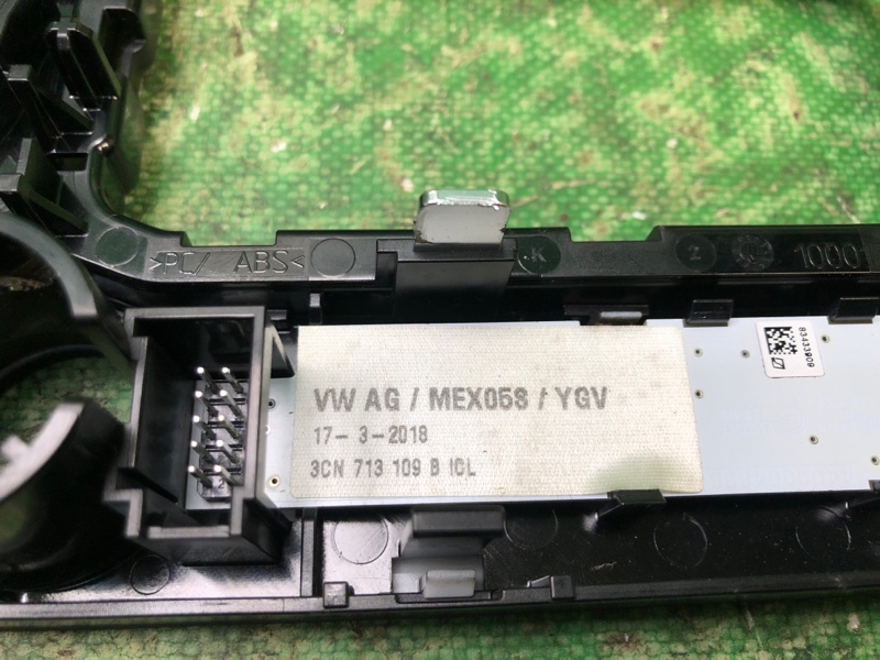 Накладка в салоне VOLKSWAGEN ATLAS 17 -