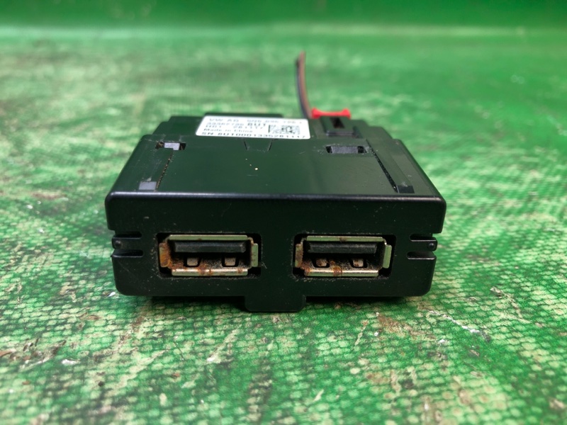 USB адаптер VOLKSWAGEN ATLAS 17 - 5Q0 035 726 L Б/У